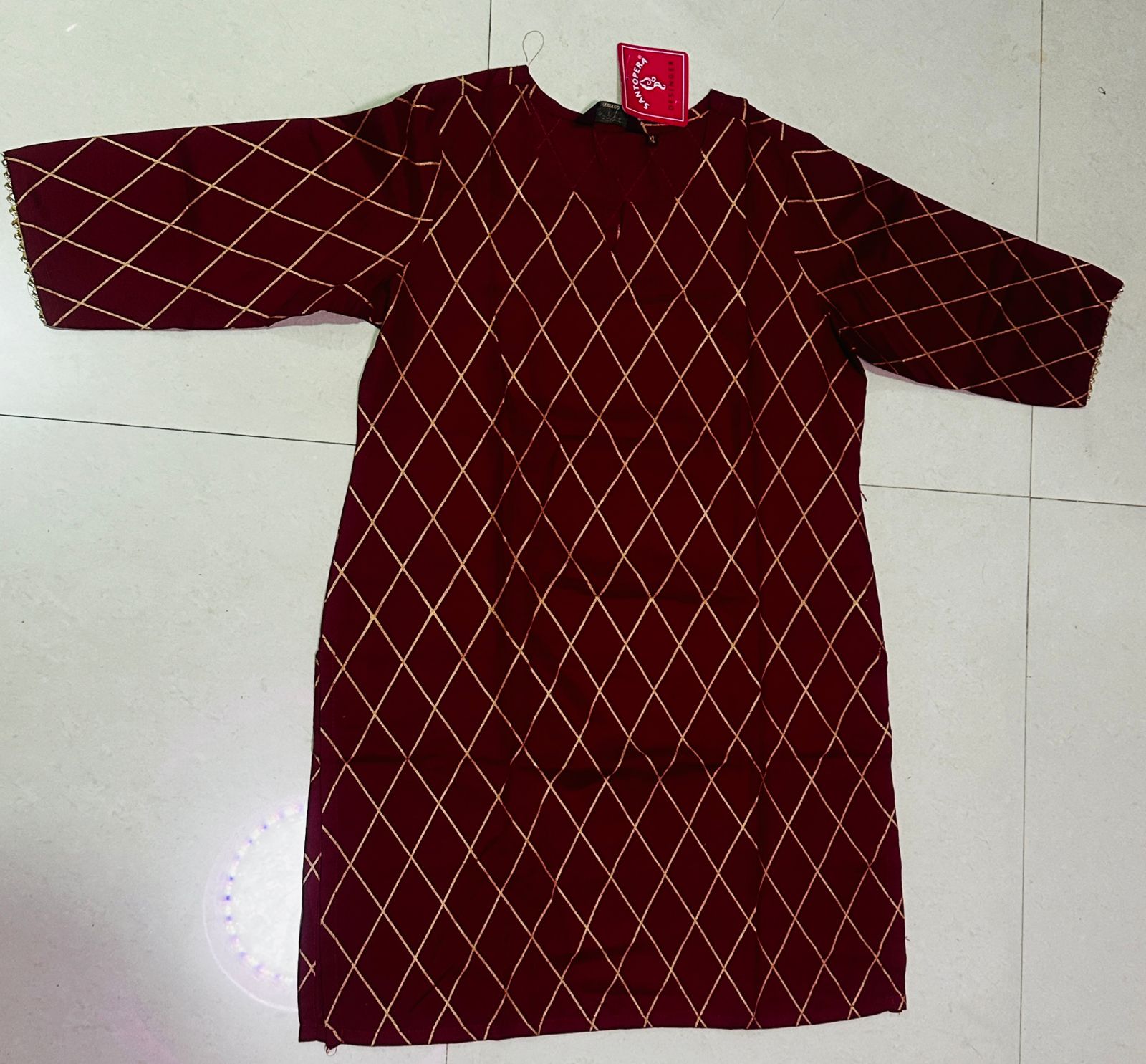 Elegant Maroon 2-Piece Kurti Set with Golden Diamond Print - Image 2